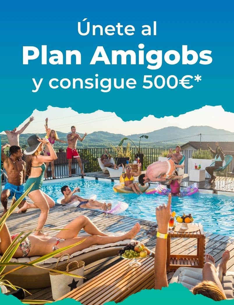 amigos disfrutando en una piscina en verano gracias a conseguir un dinero extra con el plan amigobs de gibobs