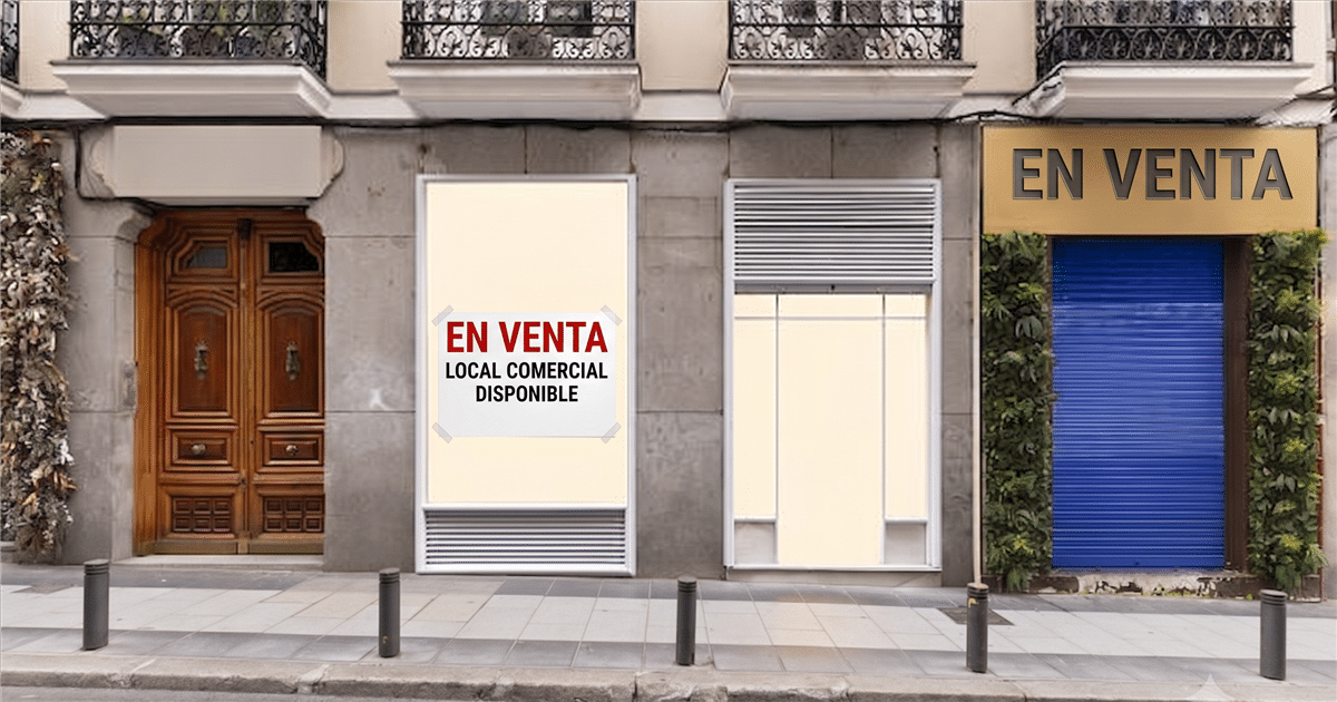 Fachada de un edificio con un local comercial disponible en venta en una calle de ciudad